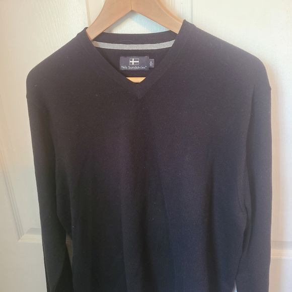 (1785) Nils Sundstrom Men's V-Neck Pullover Sweater, Size: Medium - Picture 1 of 3